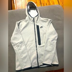 Nike Tech. Heather Grey. Fleece On The Insides